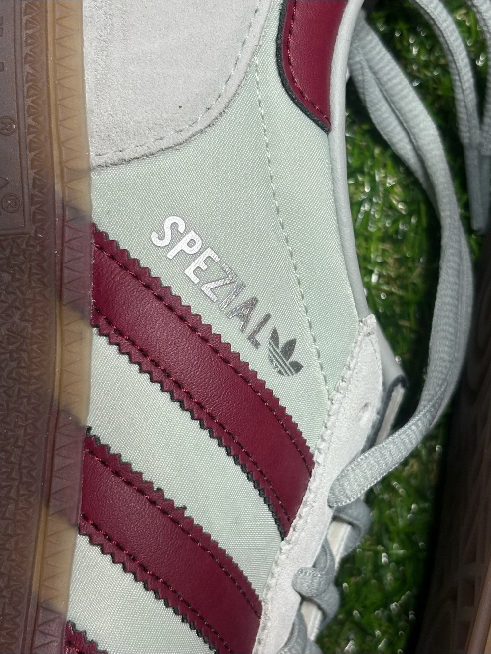adidas Spezial Men's mint & Burgundy Casual Sneakers men’s 8, women’s 8